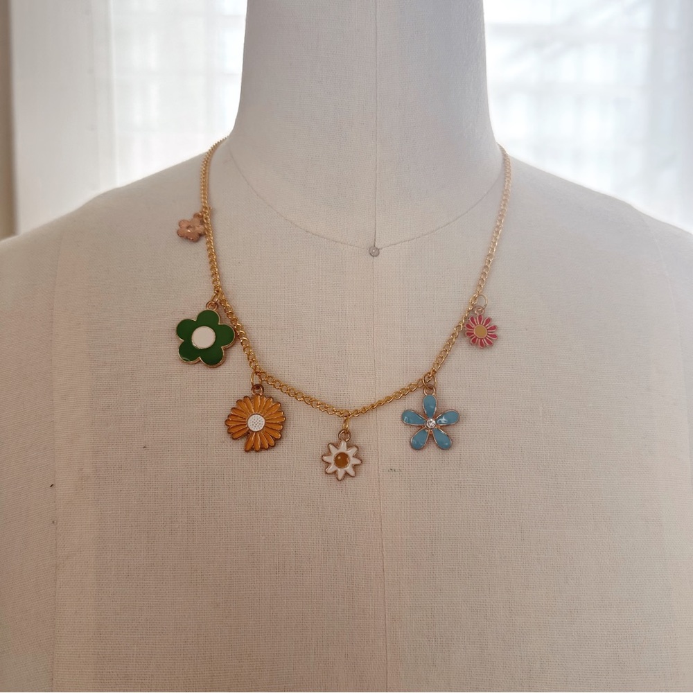 Y2K FLORAL CHARM necklace - Picture 2 of 4